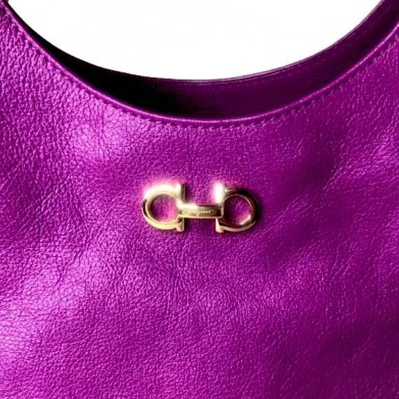 SALVATORE FERRAGAMO GANCINI Magenta Leather Betulla Shoulder Bag w/ Side Pockets - Picture 4 of 17